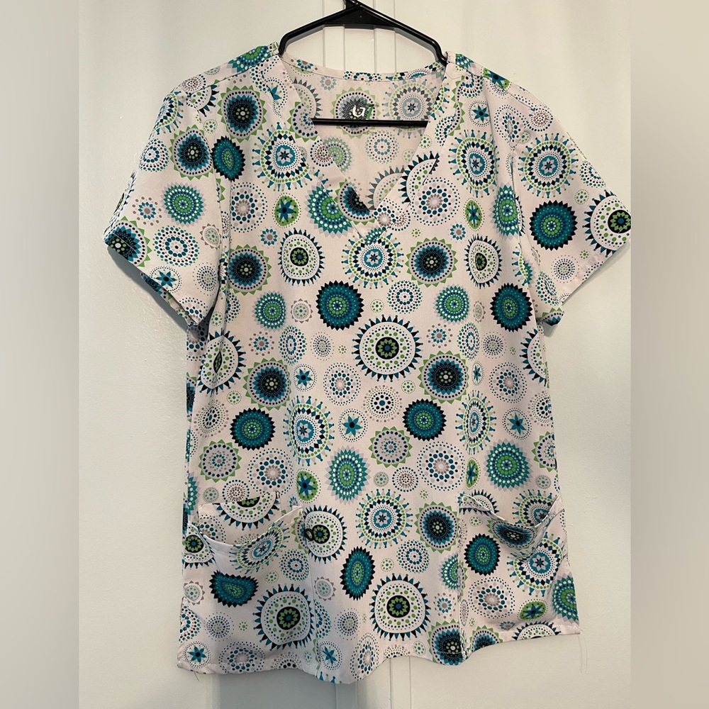 GT performance scrub top Super cute pattern Size large